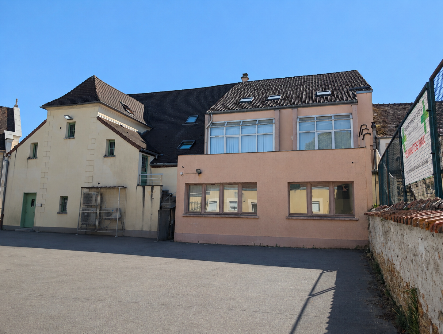 Maison à vendre à Lieusaint, 262,88 m², 11 pièces – photo 1 sur 16