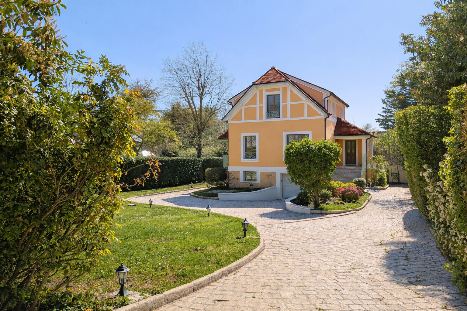 SOISY-SUR-SEINE   Propriété de caractère de 230 m2 sur un terrain clos et arboré de 1 095 m2